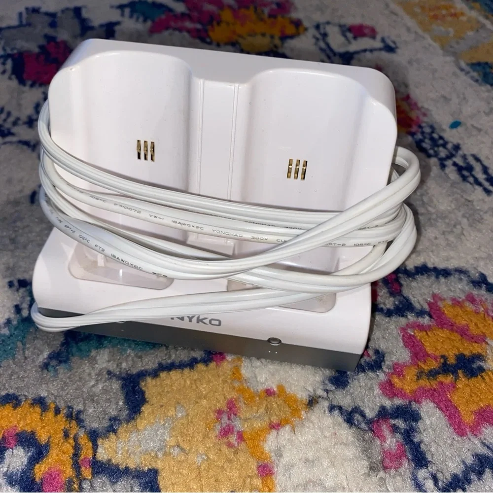 Nyko 87000-A50 Nintendo Wii Remote Charging Docking Station